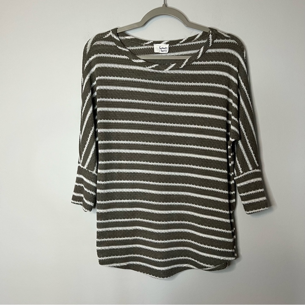Women’s Fantastic Fawn gray striped lightweight pullover sweater